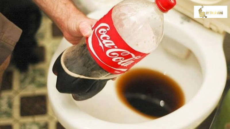 Thông tắc bằng Coca Cola